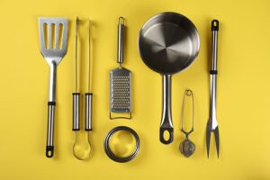 Cómo se denomina al conjunto de utensilios de cocina