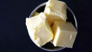 ¿Es seguro dejar la mantequilla fuera de la nevera?