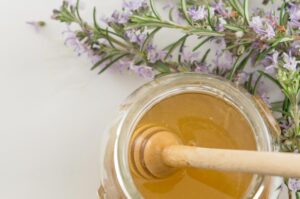 Propiedades y contraindicaciones de la miel de romero