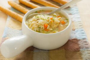 Receta básica de sopa de arroz y zanahoria