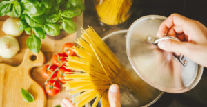 ¿Cuánto tiempo cocinar pasta antes de agregar la salsa?